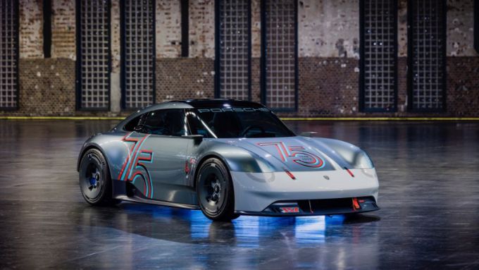 Porsche_Driven_by_dreams_3