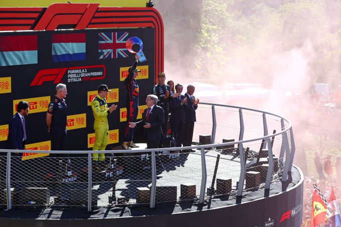 Verstappen_winnaar_Leclerc_P2_podium_GP_Italie_2022