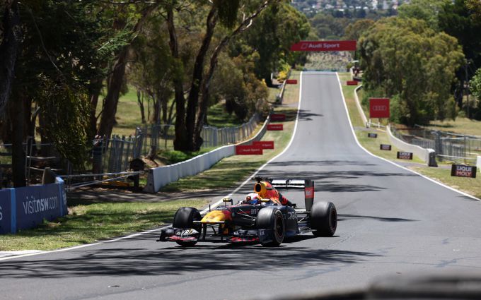 Bathurst 12H Red Bull RB7 demo Liam Lawson foto 2