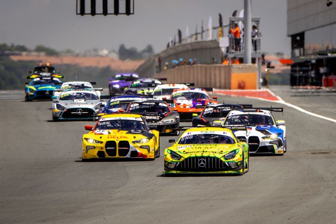 Intercontinental GT Challenge Kyalami 9 Hour 2023 startveld openingsfase