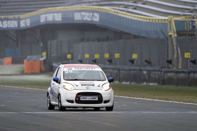 Lukas Stiefelhagen in actie op TT Circuit Assen C1