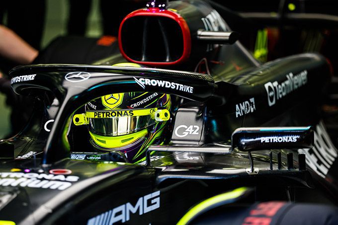 Lewis Hamilton cockpit Bahrain