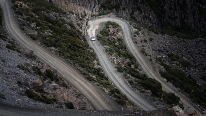 Mark Webber Tasmanië Porsche Taycan Cross Turismo foto 2