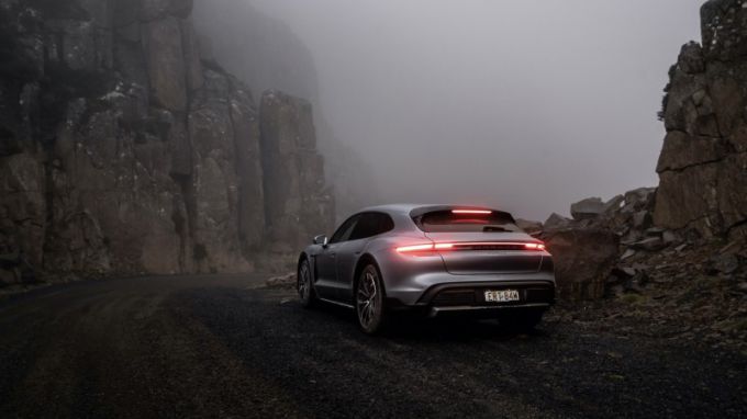 Mark Webber Tasmanië Porsche Taycan Cross Turismo foto 9