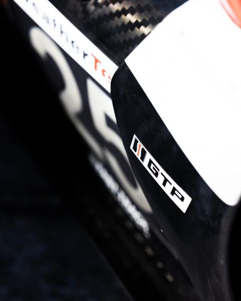 BMW M Hybrid V8 Twelve Hours of Sebring 2023 foto GTP logo