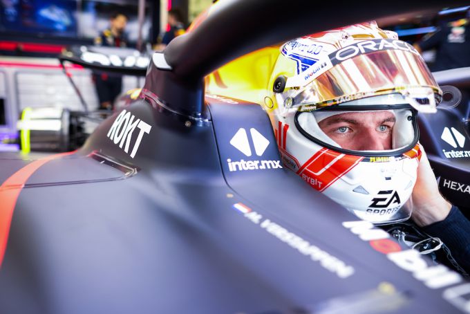 Lewis Hamilton verwacht geen slippertjes van Max Verstappen: "Altijd gefocust"