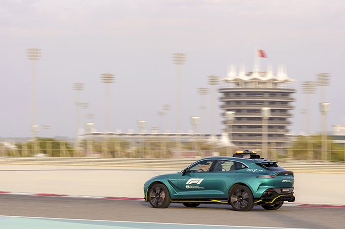 Aston Martin DBX707