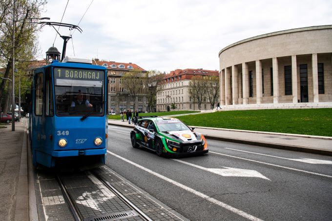 Hyundai_tribute_to_Craig_Breen_city_bus