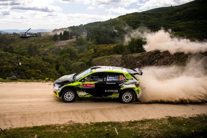 Oliver Solberg/Elliott Edmondson Škoda Fabia RS Rally2