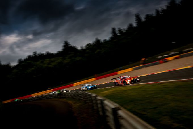 Crowdstrike 24 Hours of Spa 2023 racen gedurende de nacht Foto 6