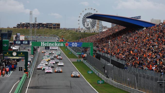 Porsche Mobil 1 Supercup Dutch GP weekend Zandvoort zondag Foto 3 Start_Hartog_aan_de_leiding
