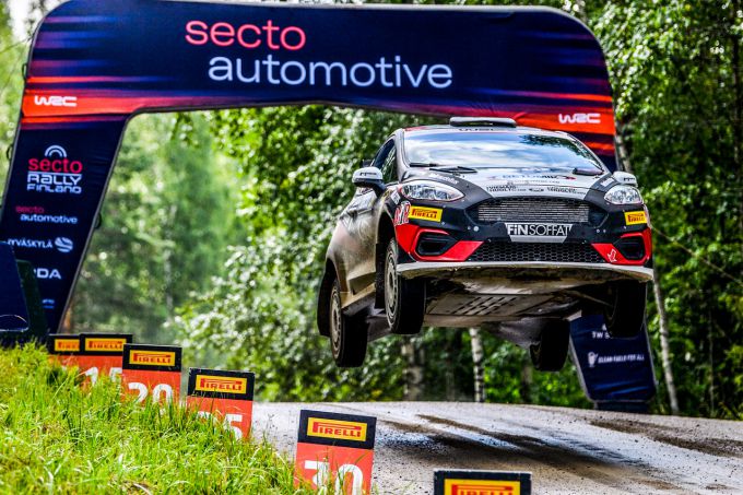 Secto Rally Finland zaterdag foto 9 jump