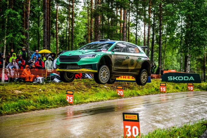 Secto Rally Finland zaterdag foto 10 jump Skoda