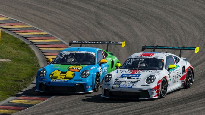 Porsche Carrera Cup Deutschland Sachsenring zaterdag Heftig_duel_Buus_met_Schuring