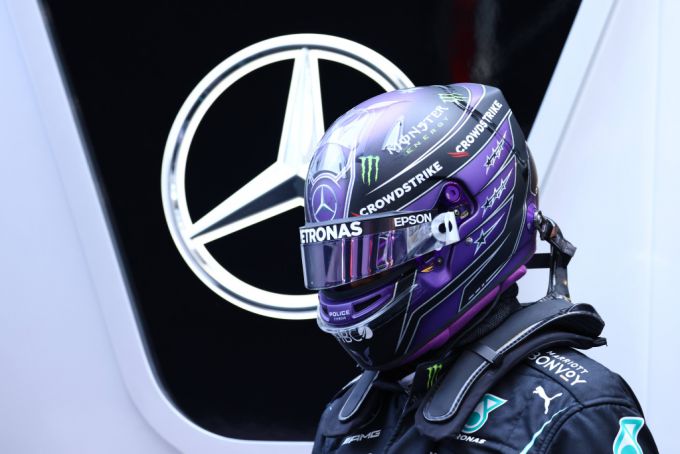 Lewis_Hamilton met helm en ster