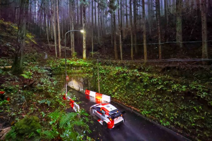 FORUM8 Rally Japan Toyota_Yaris_ingang_tunnel