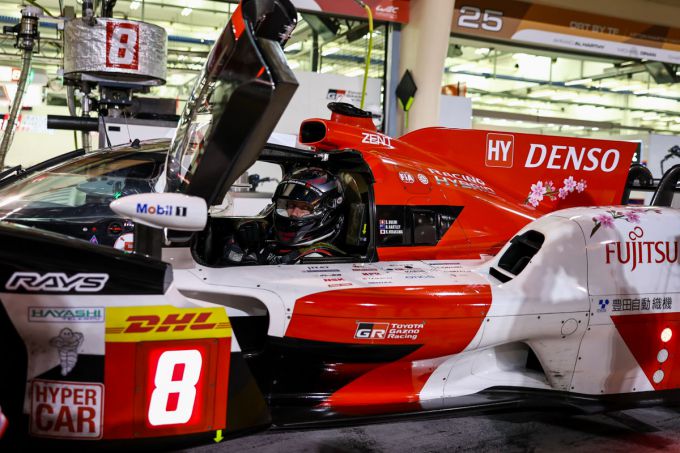 Toyota GR010 Hybrid FIA WEC-kampioen 2023 Foto 6