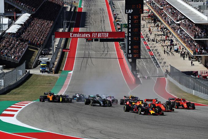 Max_Verstappen_leads_F1_with_Red_Bull