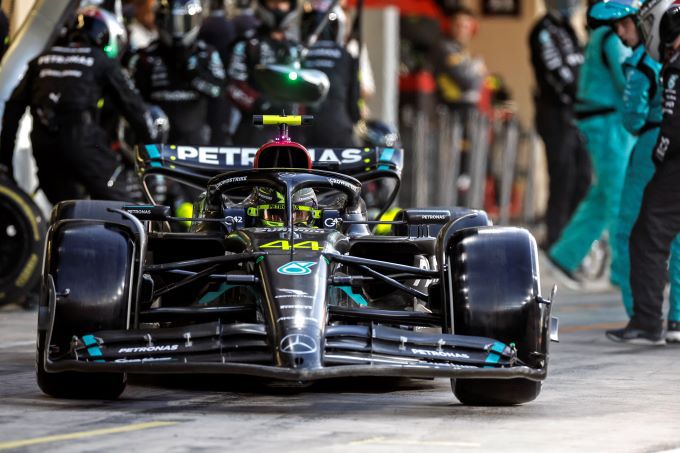 Mercedes_F1_pitstop Lewis Hamilton