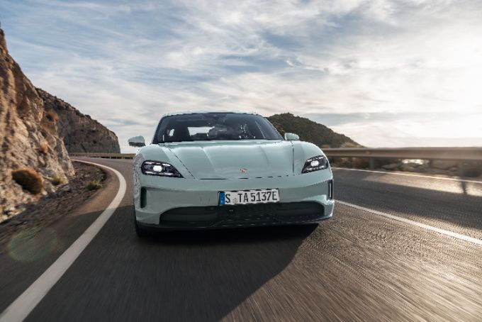 Nieuwe Porsche Taycan foto 5