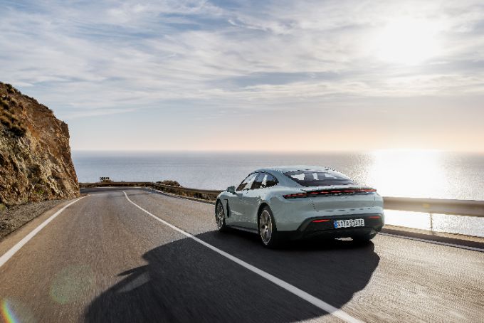 Nieuwe Porsche Taycan foto 7