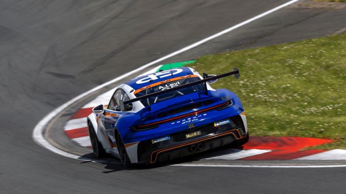 Porsche Sixt Carrera Cup Deutschland Race 3 en 4 Oschersleben Foto 13 Ariel Levi_achterzijde