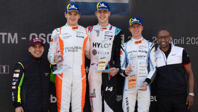 Porsche Sixt Carrera Cup Deutschland Race 3 en 4 Oschersleben Ayhancan Güven (TR/DTM-coureur en voormalig Porsche Junior), Flynt Schuring (NL), Proton Huber Competition (#16), Robert de Haan (NL), Team75 Bernhard (#14), Senna von Soelen (NL) , Target Competition (#12), Hurui Issak (D), PSCCD-Project Manager