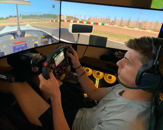 Max_Verstappen_SIM_Racing