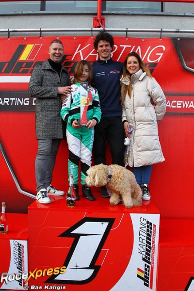 Lorenz De Cock en hond op podium