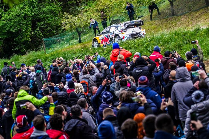 Kroatië Rally 2024 Ford Puma grote menigte toeschouwers