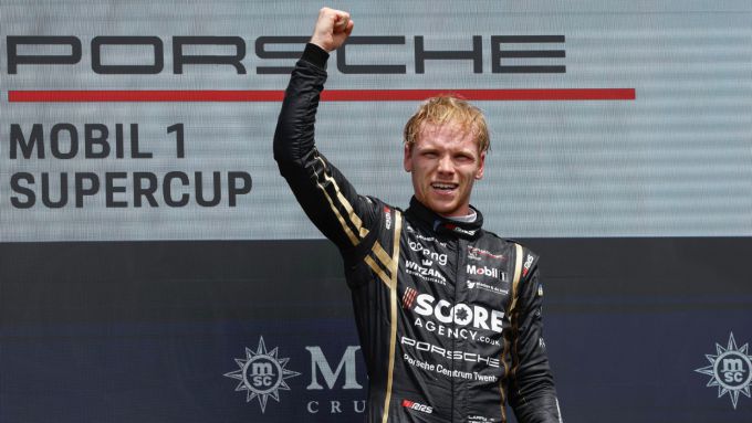 Porsche Mobil 1 Supercup in Imola Larry_ten_Voorde_glorieus_winnaar_200e_Porsche_Cuprace