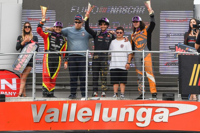 Gelijk aan de leiding in de Junior Trophy: Liam Hezemans en Paul Jouffreau gaan deur aan deur