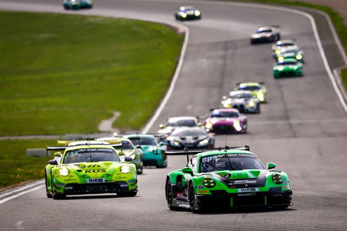 #54-Dinamic GT – Marco Holzer (D), Marco Seefried (D), Bastian Buus (DK), Marvin Dienst (D)