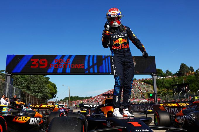Christian Horner vol verbazing na pole Verstappen: “Wauw! Max kreeg het voor elkaar”