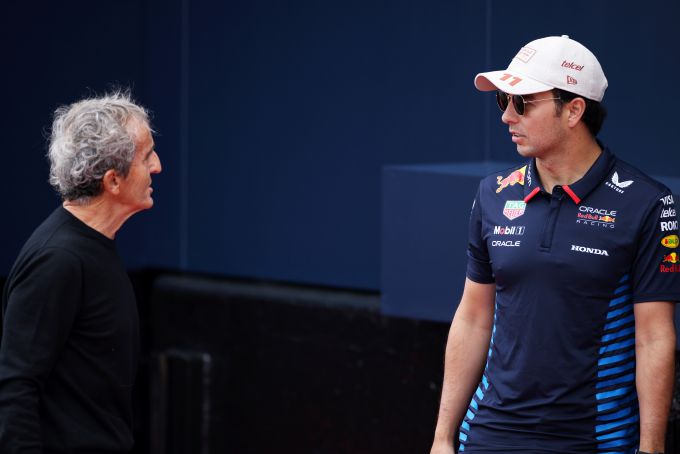 Sergio Perez gooit handdoek in de ring: "Ferrari is op dit moment buiten ons bereik"