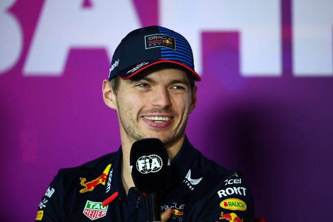 Zeldzaam off-camera moment met Max Verstappen gedeeld door presentator FIA-persconferentie