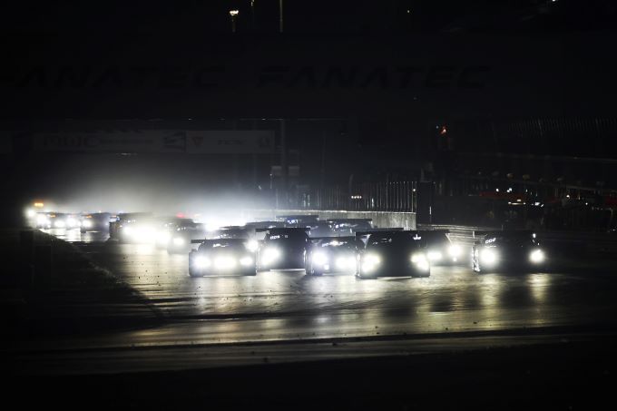 GT World Challenge Misano Race 2 zaterdagavond in het donker