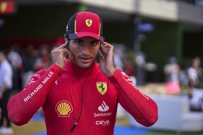 Lewis Hamilton 'reed me van de baan' - Carlos Sainz zet vraagtekens bij FIA-regels