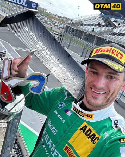 Marco_Wittmann_selfie_met_trofee
