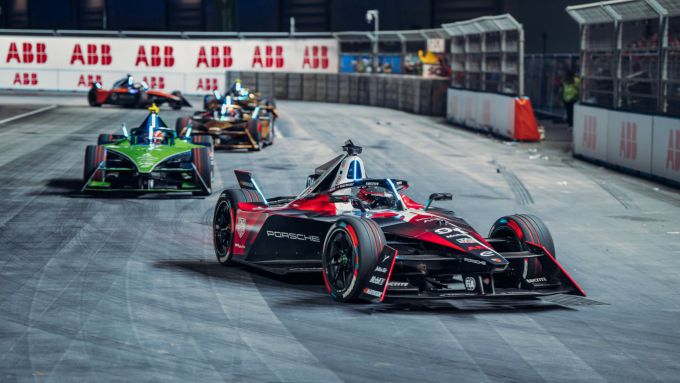 Porsche Formule E wereldkampioen 2023-2024 Foto 2