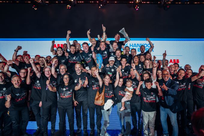 Porsche Formule E wereldkampioen 2023-2024 Foto 4