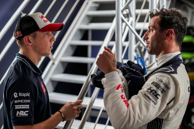 Liam Lawson (links) of Daniel Ricciardo (rechts)