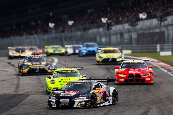 DTM-race Race 10-2024 Nürburgring Foto 5 P4 voor Kelvin van der Linde