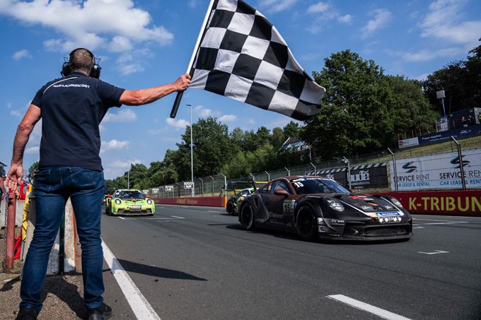 #15 Porsche 992 GT3 Cup in de kleuren van D’Ieteren Luxury Performance