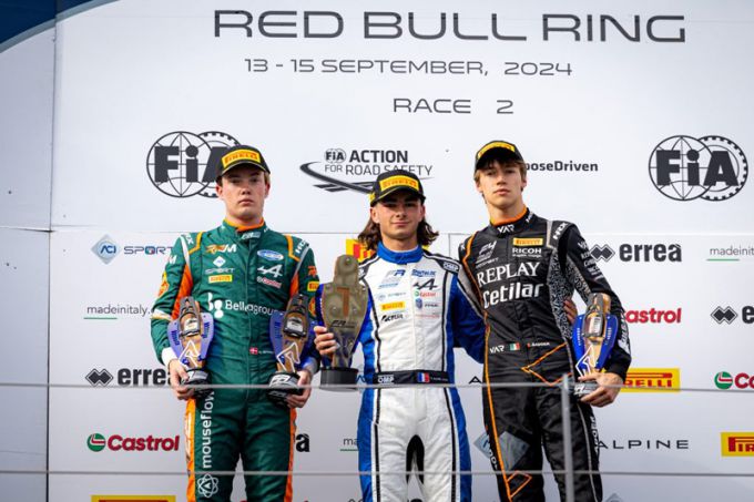 Ronde 8 van het Formula Regional European Championship by Alpine 2024 op de Red Bull Ring. Podium race 2: Théophile Naël #44, Sainteloc Racing, leidt Noah Strømsted #57, RPM en Brando Badoer #15, VAR.