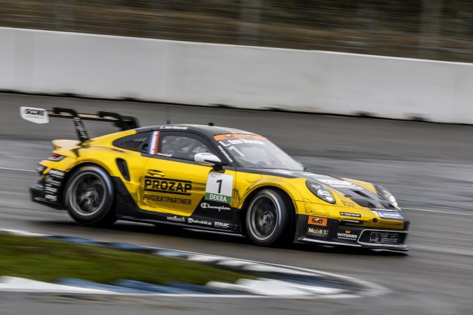 Porsche Sixt Carrera Cup Deutschland finale Hockenheim Foto 2 Larry ten Voorde met P6 Porsche Six Carrera Cup Deutschland kampioen 2024
