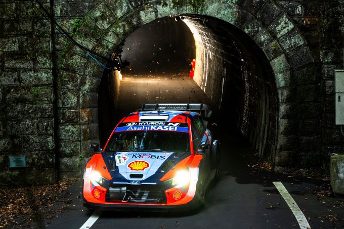 Rally Japan - Ott Tanak veroorzaakt titeldrama terwijl Neuville een frustrerende vrijdag heeft + UITSLAG