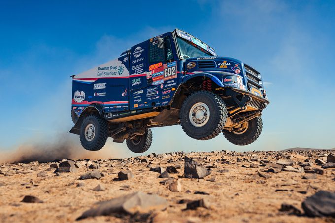 Dakar 2025: Mitchel van den Brink houdt behoorlijk huis en wint bij de trucks: "Aan het aanvallen geweest"
