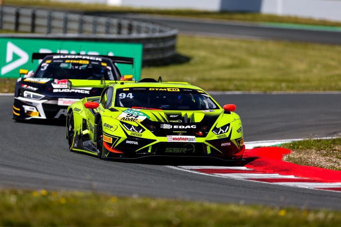 Mirko Bortolotti Lamborghini versus Kelvin van der Linde Audi