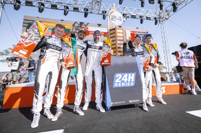 24H Dubai 2025 BMW Team WRT overwinning debuut BMW M4 GT3 EVO Foto 8